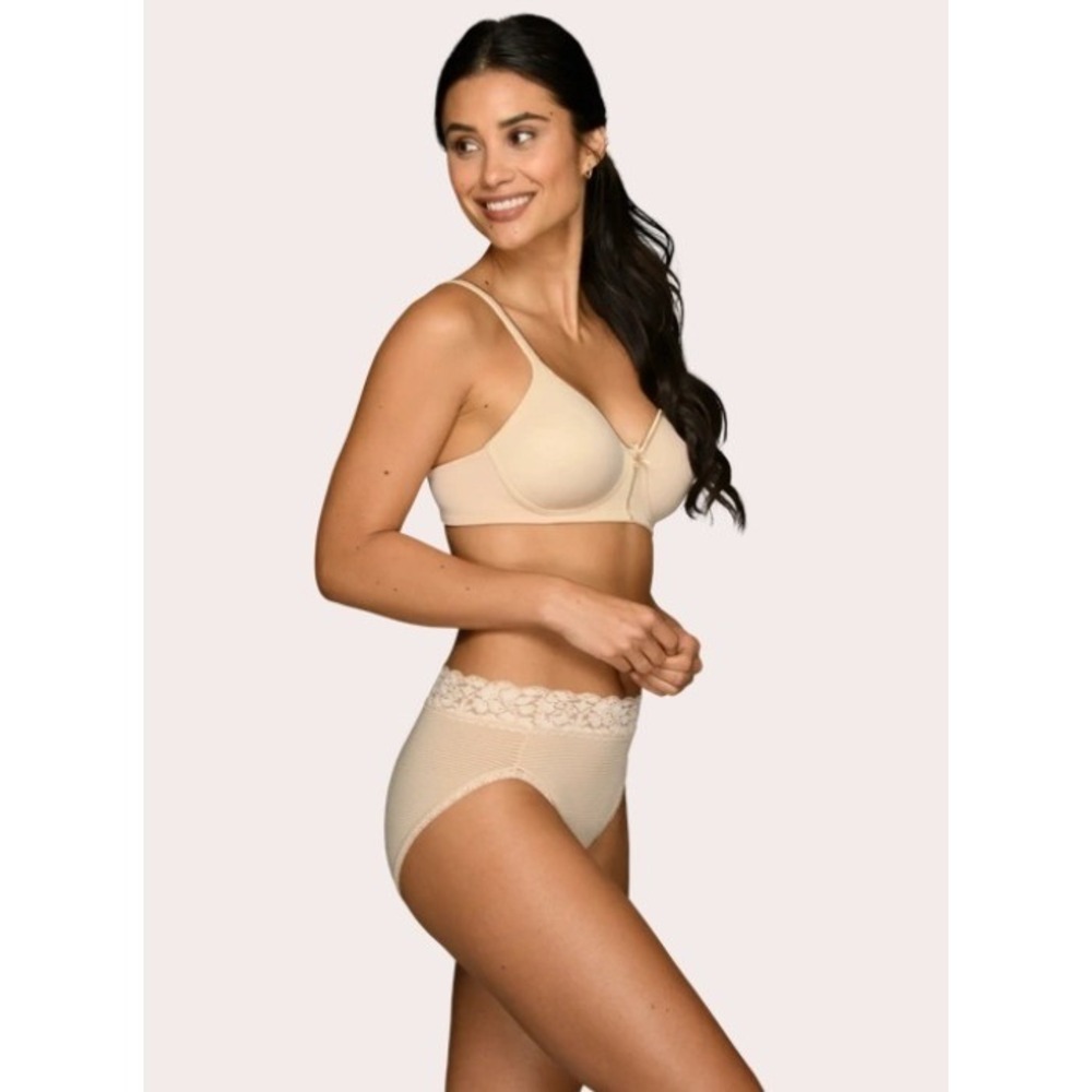Vanity Fair Body Caress Wireless Bra Cream Full Coverage 38B 72335 NWOT